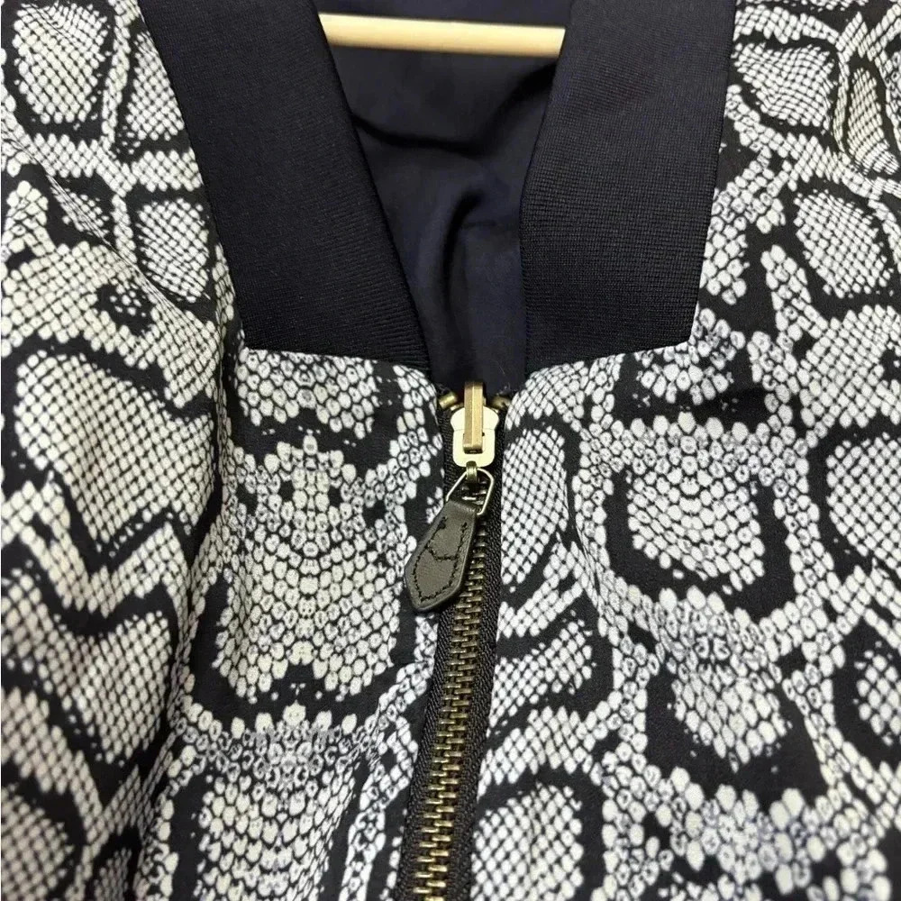 Stella & Dot “Don’t let them tell you no” bomber jacket in navy size Large. - Picture 5 of 7
